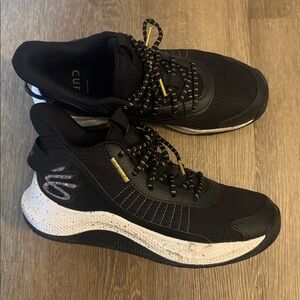 UA Curry Men’s Basketball Shoes